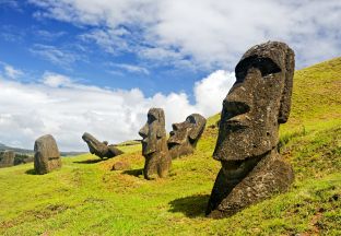 Rano Raruku Moai Chile